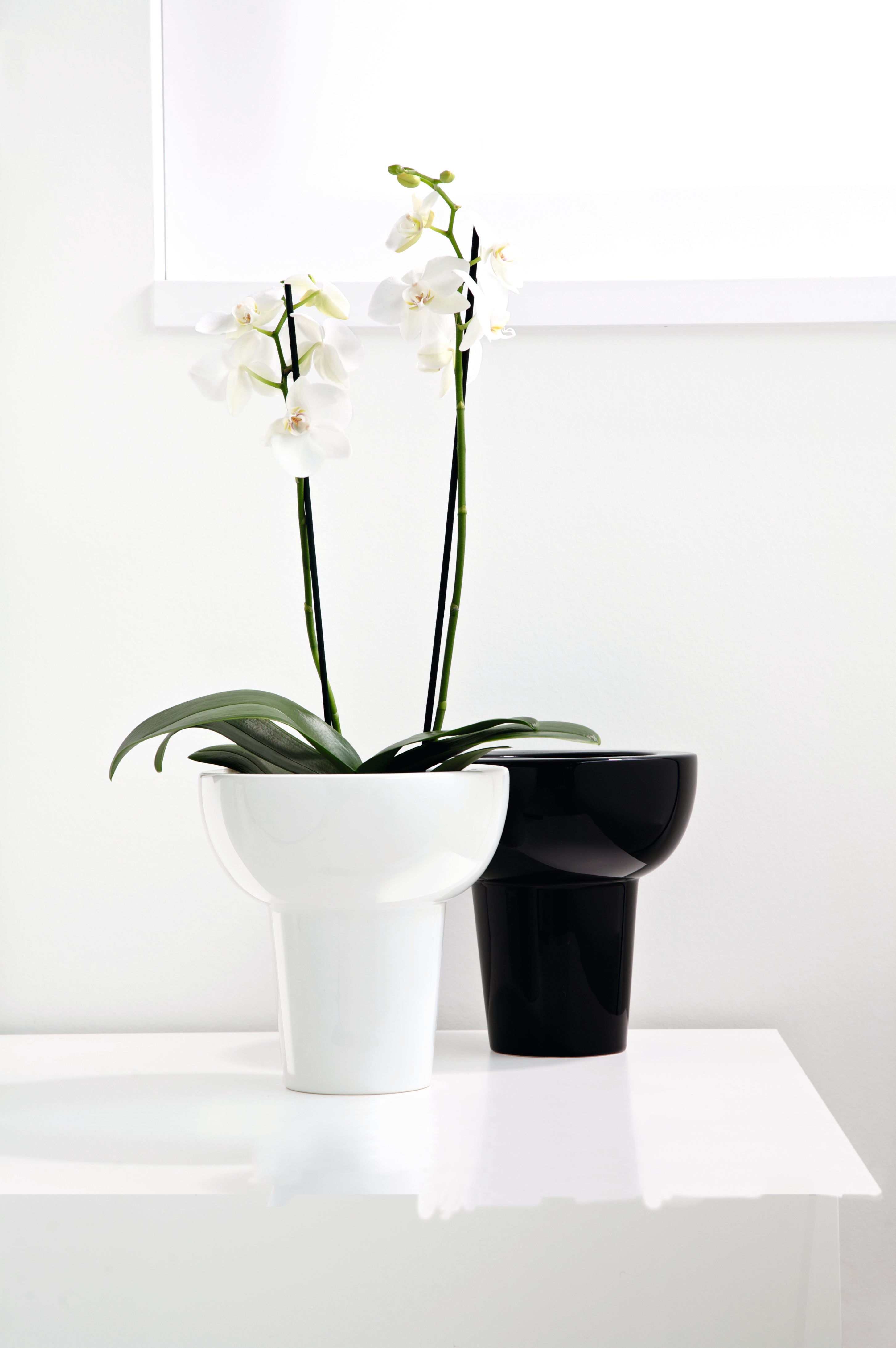 MIDORO vase on foot 20cm, 23cm black