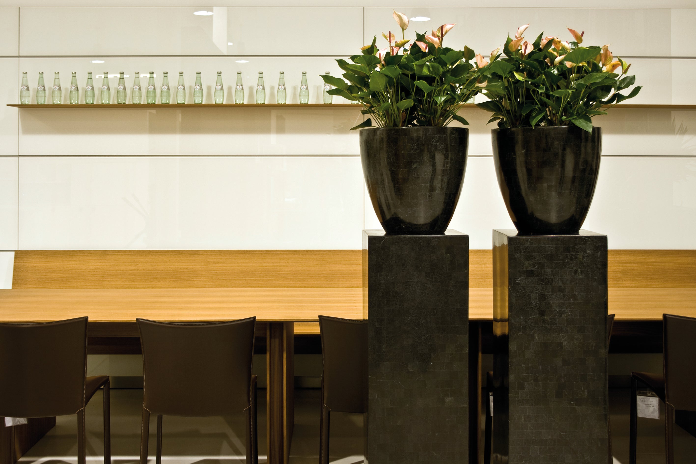 Geo cup Ø 35 X H 120 cm black polished