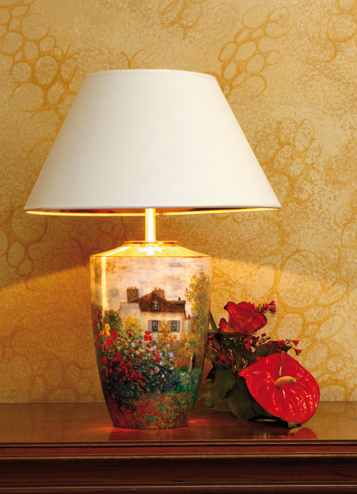 The Artist’s House  Messing Lamp / Porcelain